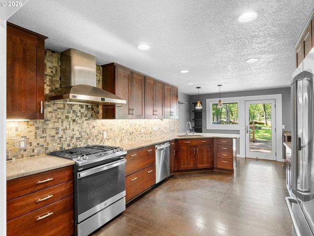 32300 S ONA Way, Molalla, OR 97038