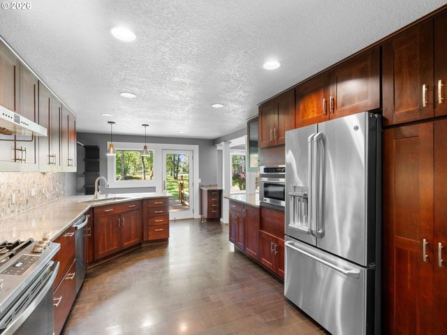 32300 S ONA Way, Molalla, OR 97038