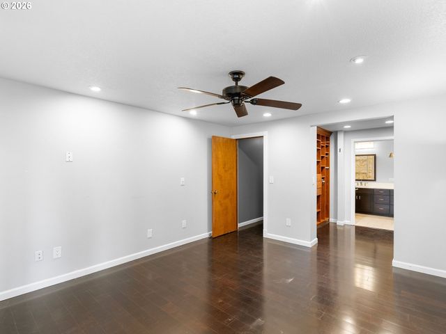 32300 S ONA Way, Molalla, OR 97038