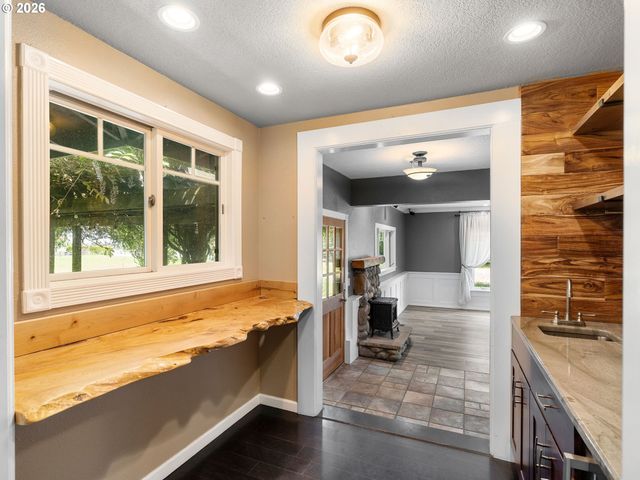 32300 S ONA Way, Molalla, OR 97038