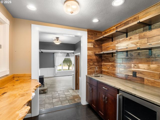 32300 S ONA Way, Molalla, OR 97038