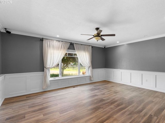 32300 S ONA Way, Molalla, OR 97038