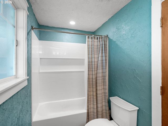 32300 S ONA Way, Molalla, OR 97038