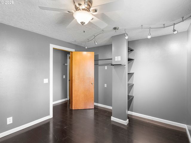 32300 S ONA Way, Molalla, OR 97038