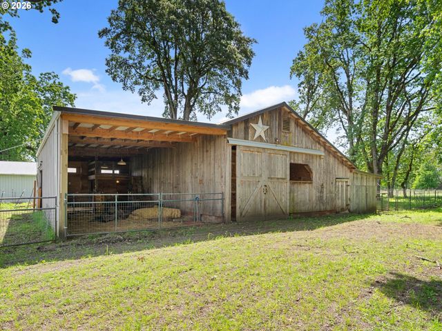 32300 S ONA Way, Molalla, OR 97038