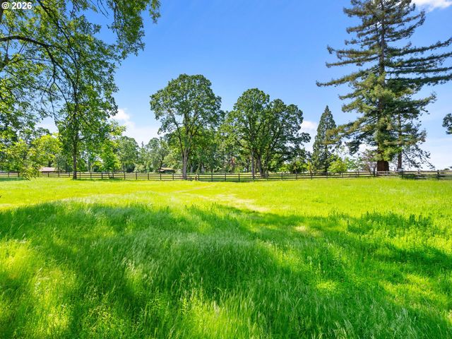 32300 S ONA Way, Molalla, OR 97038