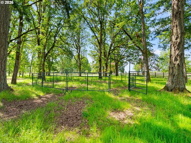32300 S ONA Way, Molalla, OR 97038
