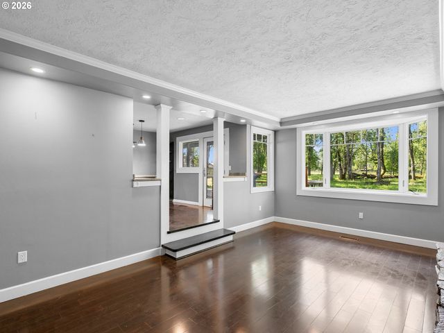 32300 S ONA Way, Molalla, OR 97038