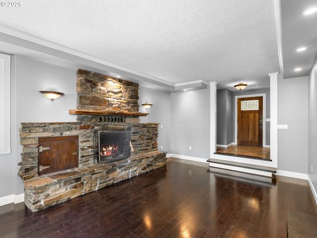 32300 S ONA Way, Molalla, OR 97038