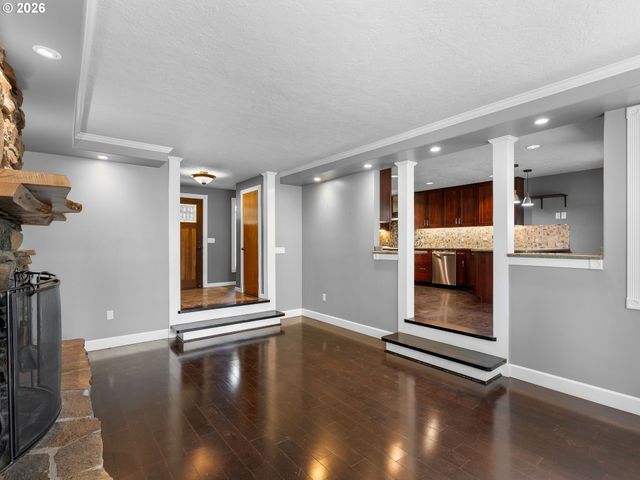 32300 S ONA Way, Molalla, OR 97038