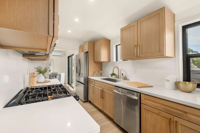 1529 Beryl St, San Diego, CA 92109