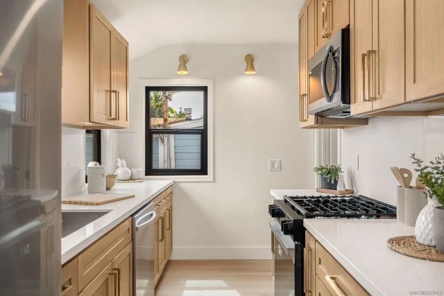 1529 Beryl St, San Diego, CA 92109