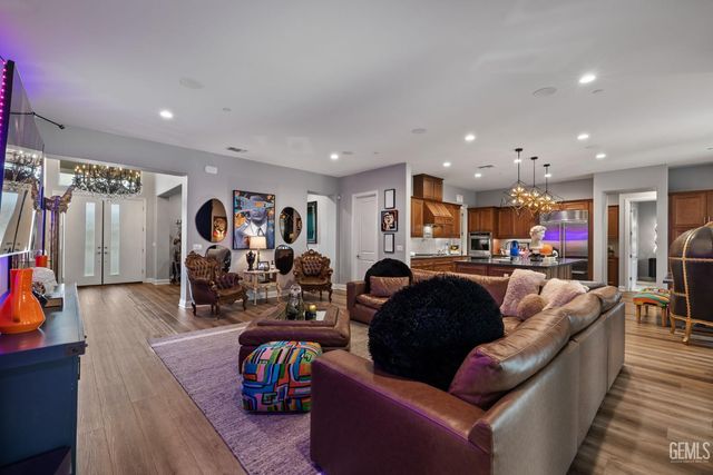 3300 Jardineire, Bakersfield, CA 93311