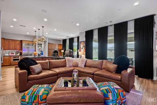 3300 Jardineire, Bakersfield, CA 93311