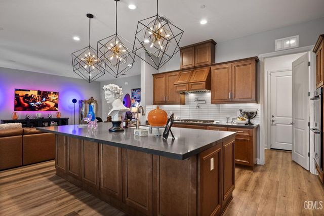 3300 Jardineire, Bakersfield, CA 93311