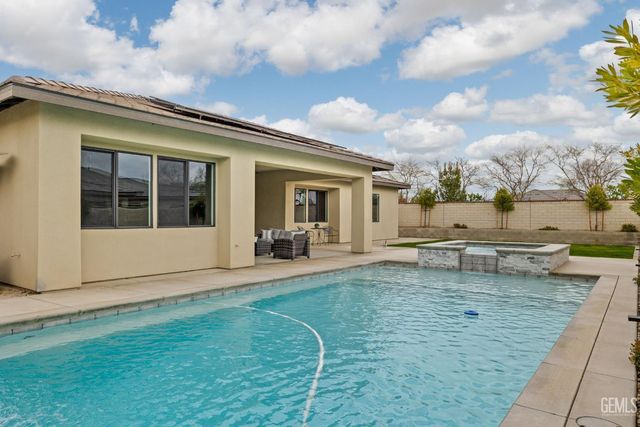 3300 Jardineire, Bakersfield, CA 93311