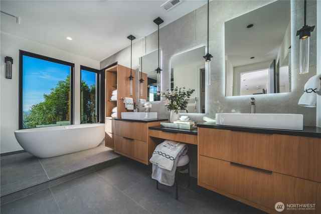 1017 California Lane SW, Seattle, WA 98116