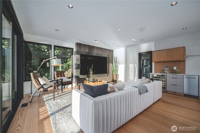 1017 California Lane SW, Seattle, WA 98116