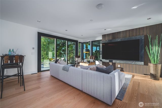 1017 California Lane SW, Seattle, WA 98116