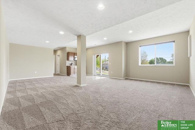 10907 S 25th Avenue, Bellevue, NE 68123