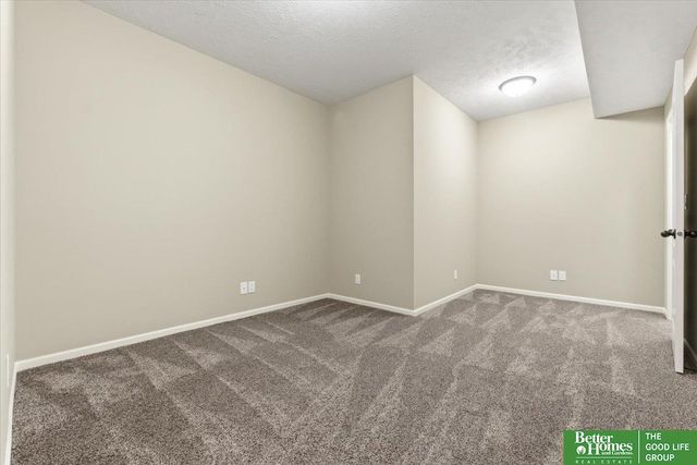 10907 S 25th Avenue, Bellevue, NE 68123