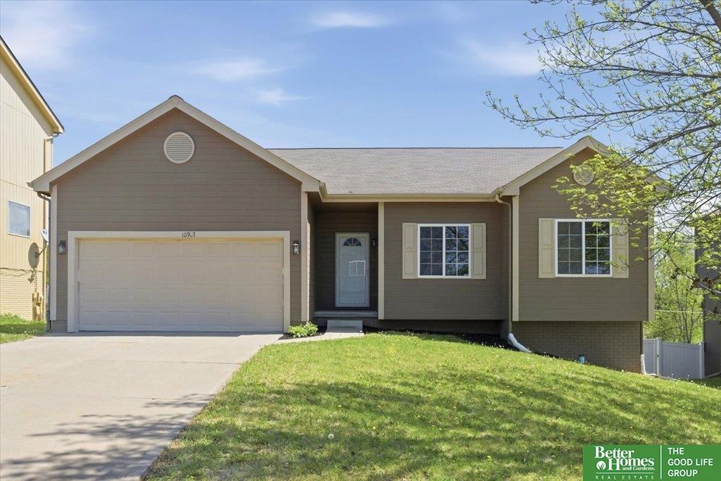 10907 S 25th Avenue, Bellevue, NE 68123