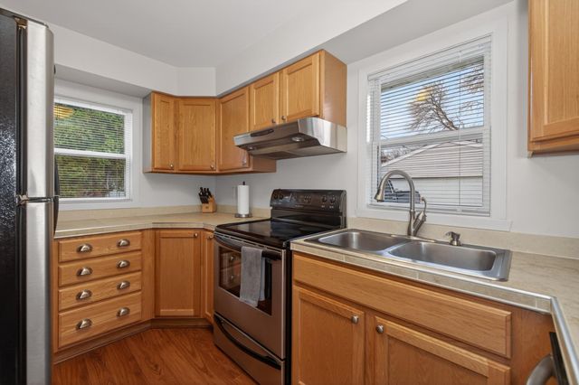 1633 10th Avenue S, Fargo, ND 58103