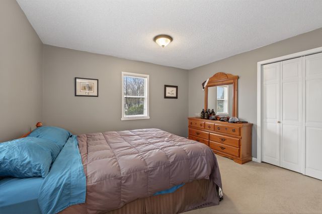 1633 10th Avenue S, Fargo, ND 58103