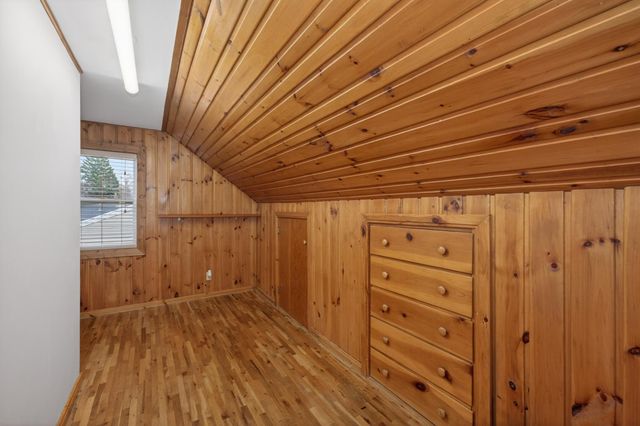 1633 10th Avenue S, Fargo, ND 58103