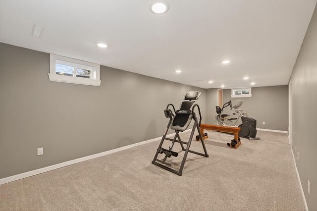 1633 10th Avenue S, Fargo, ND 58103