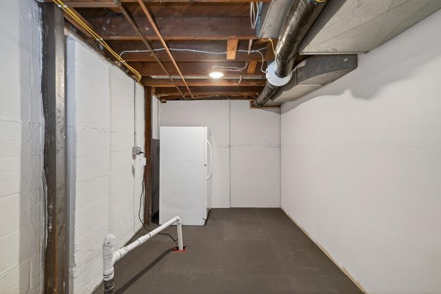 1633 10th Avenue S, Fargo, ND 58103