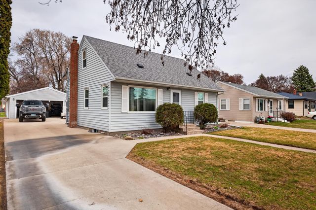 1633 10th Avenue S, Fargo, ND 58103