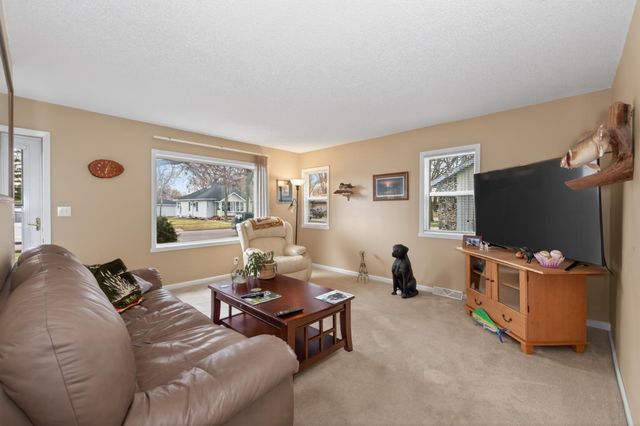 1633 10th Avenue S, Fargo, ND 58103