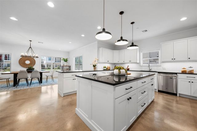 2114 S 11th Street, Waco, TX 76706