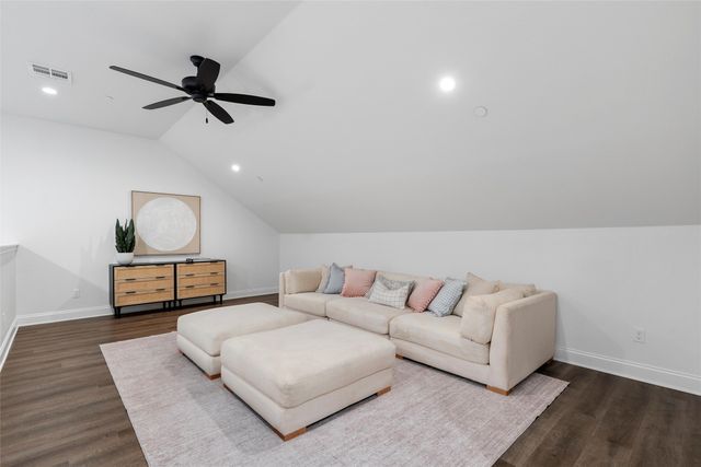 2114 S 11th Street, Waco, TX 76706