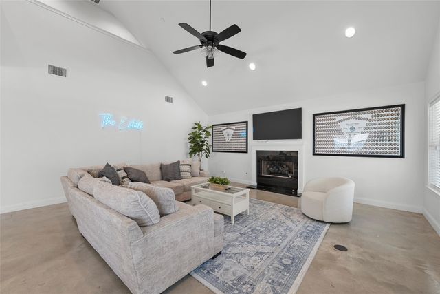 2114 S 11th Street, Waco, TX 76706