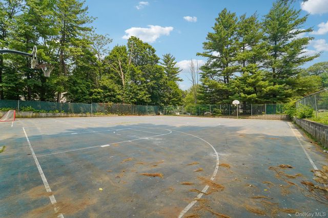 74 Bon Aire Circle Q12, Suffern, NY 10901