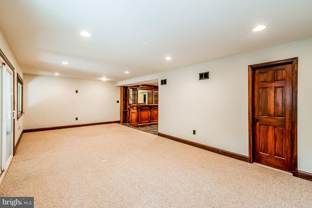 256 W MEADOWLAND LN, Sterling, VA 20164