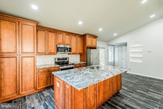 256 W MEADOWLAND LN, Sterling, VA 20164
