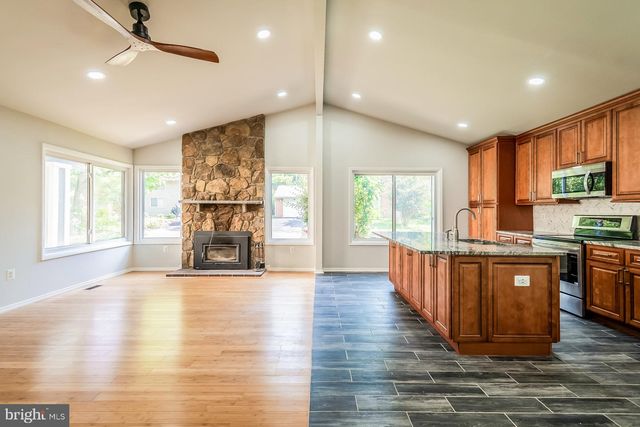256 W MEADOWLAND LN, Sterling, VA 20164