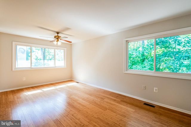 256 W MEADOWLAND LN, Sterling, VA 20164