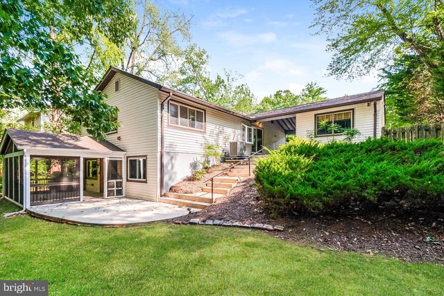 256 W MEADOWLAND LN, Sterling, VA 20164