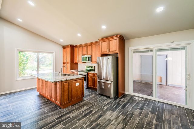 256 W MEADOWLAND LN, Sterling, VA 20164