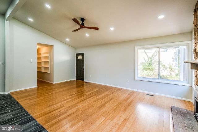 256 W MEADOWLAND LN, Sterling, VA 20164