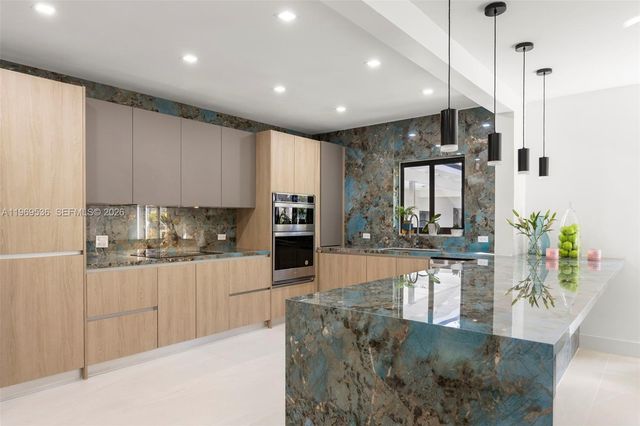 312 NE 90th St, El Portal, FL 33138