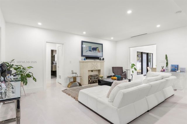 312 NE 90th St, El Portal, FL 33138