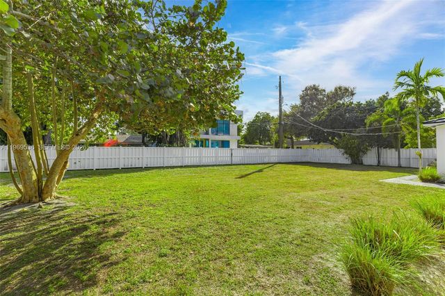 312 NE 90th St, El Portal, FL 33138