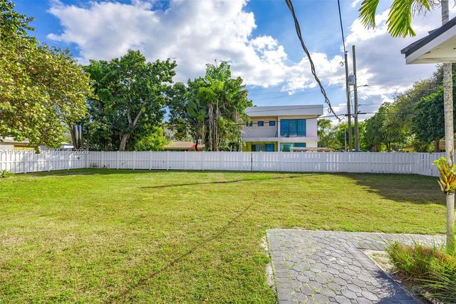 312 NE 90th St, El Portal, FL 33138