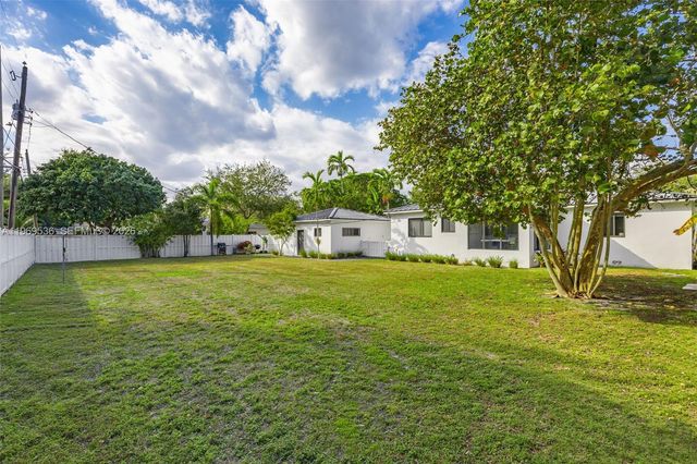 312 NE 90th St, El Portal, FL 33138