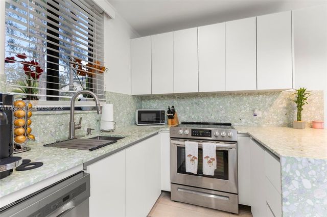 312 NE 90th St, El Portal, FL 33138